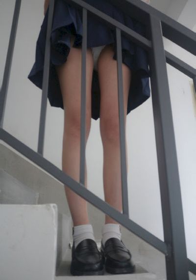 伸进她的小内裤疯狂揉摸_1080免费观看最新